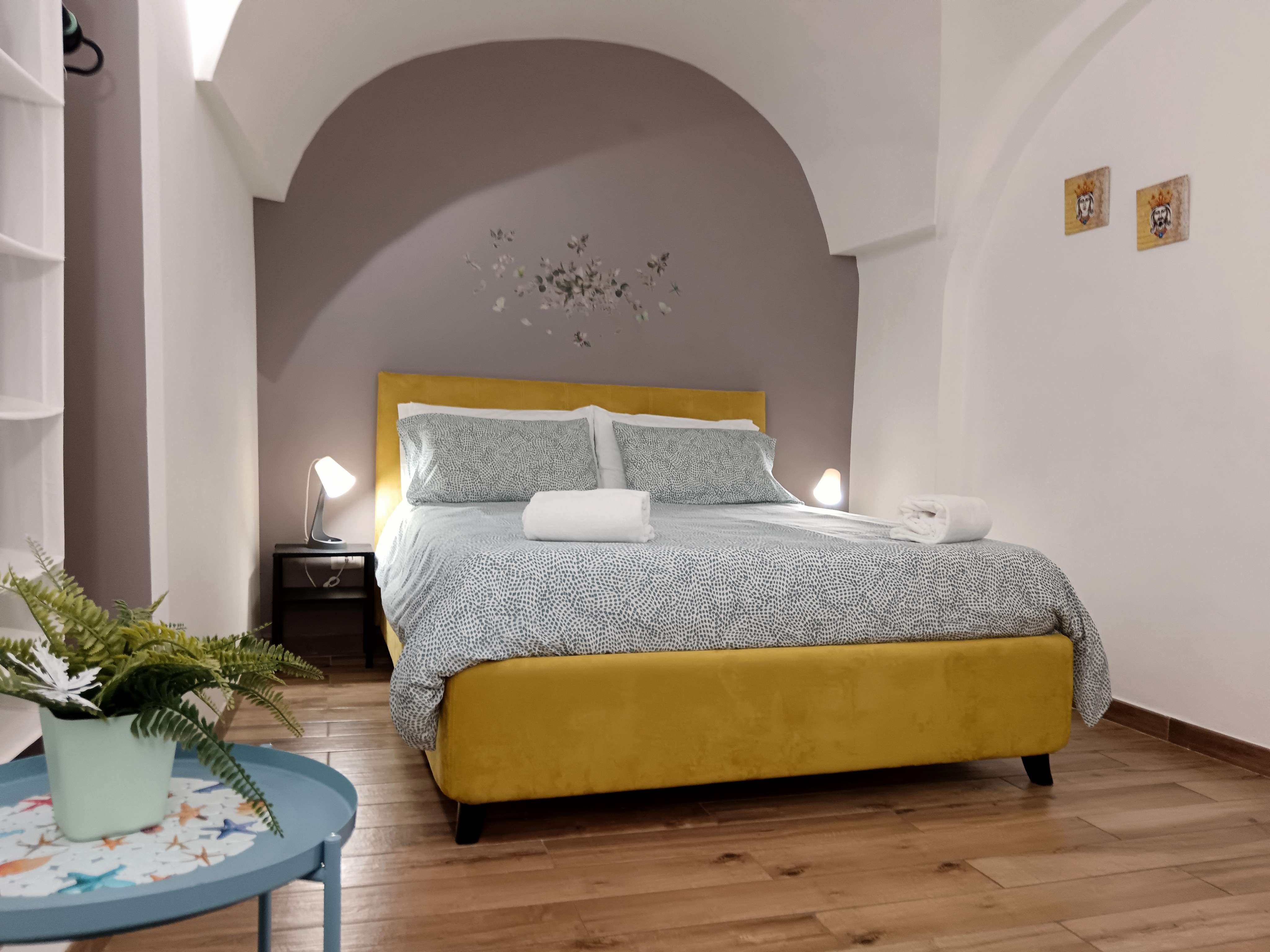 Camera da letto elegante della casa vacanze nel centro di Catania